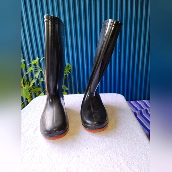Rubber rain  boots Size 8 - Picture 2 of 8